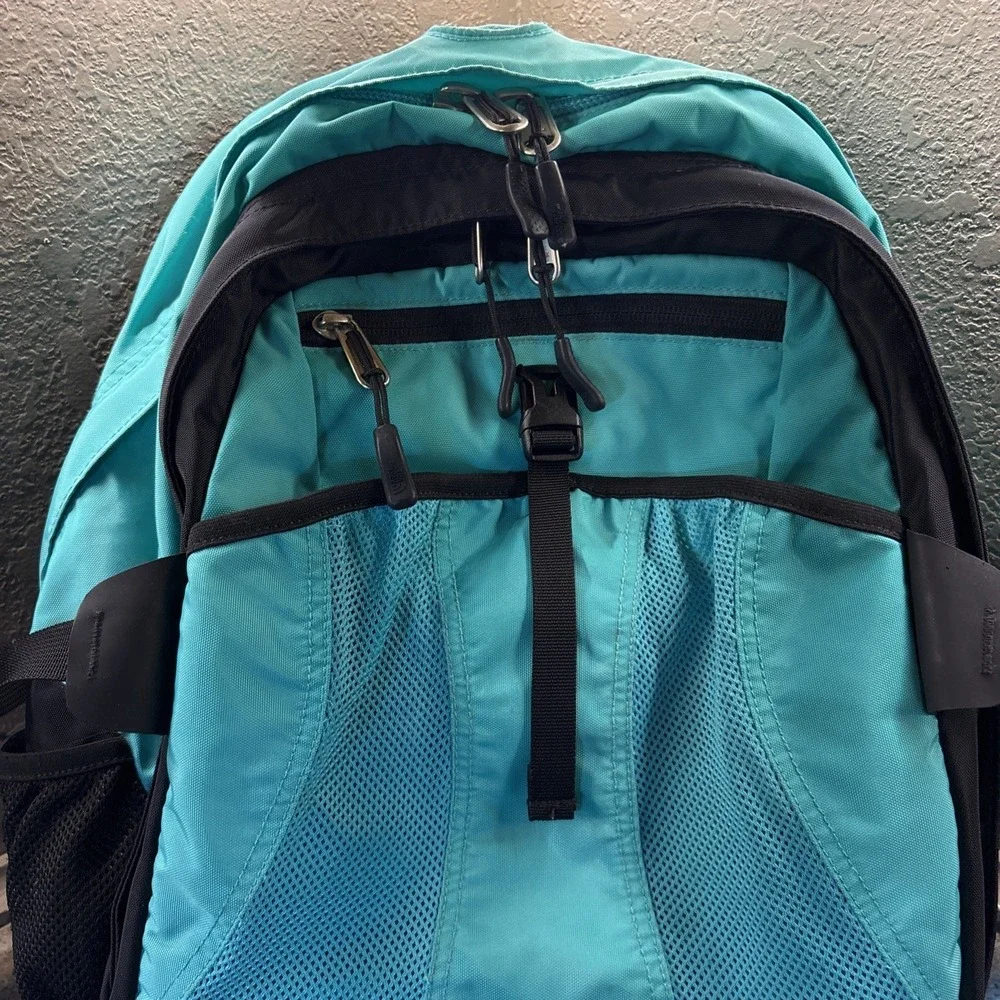 North Face Recon Women's Backpack School Work Hiking Padded Back Very Good Cond.